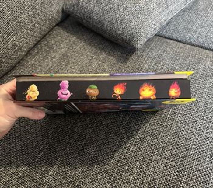 Livre figurine Élémentaire Disney Pixar - photo numéro 2