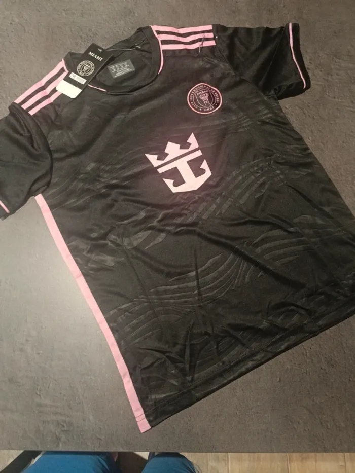 Tenue foot Léo Messi Inter Miami noir/rose t.28 - photo numéro 2