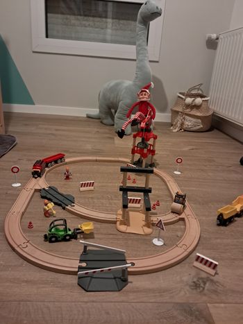 Chantier de construction ferroviaire en bois Playtive