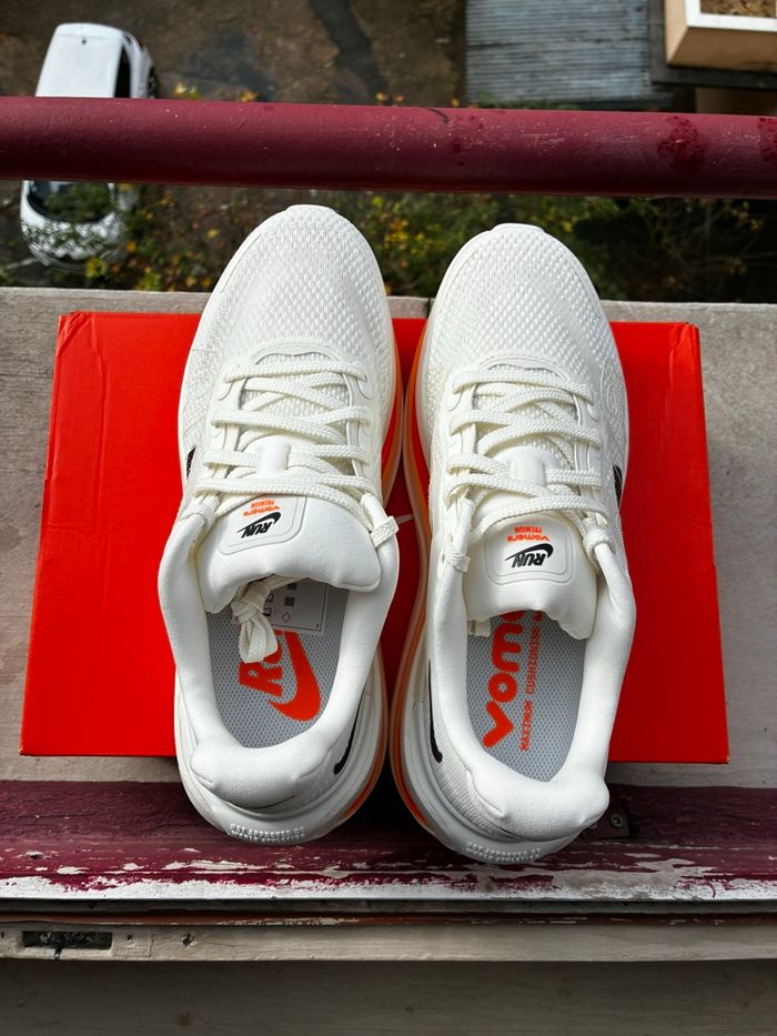 Nike Vomero Premium Sail/Coconut Milk/Total Orange/Black - Taille 42 - Neuves - photo numéro 9