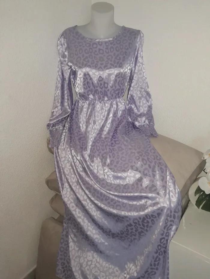 Robe longue 💫légère 💫touché satiné 💫Shein Taille  40-42 - photo numéro 2