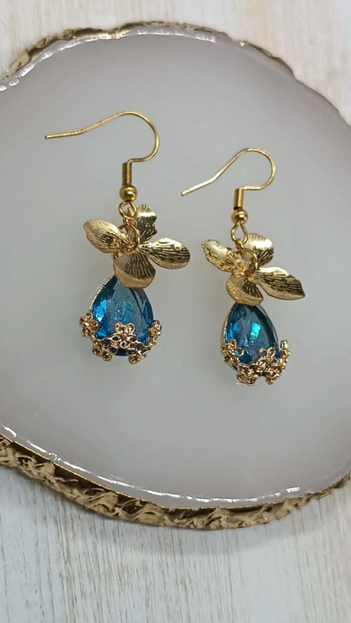 Jolies boucles d'oreilles pendantes