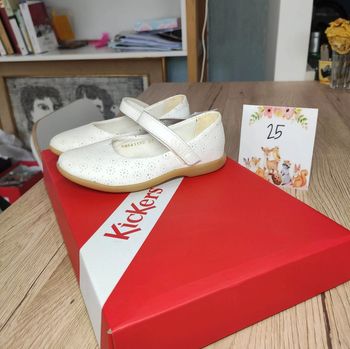 Sandales chaussures ballerines cuir kickers 25 neuves