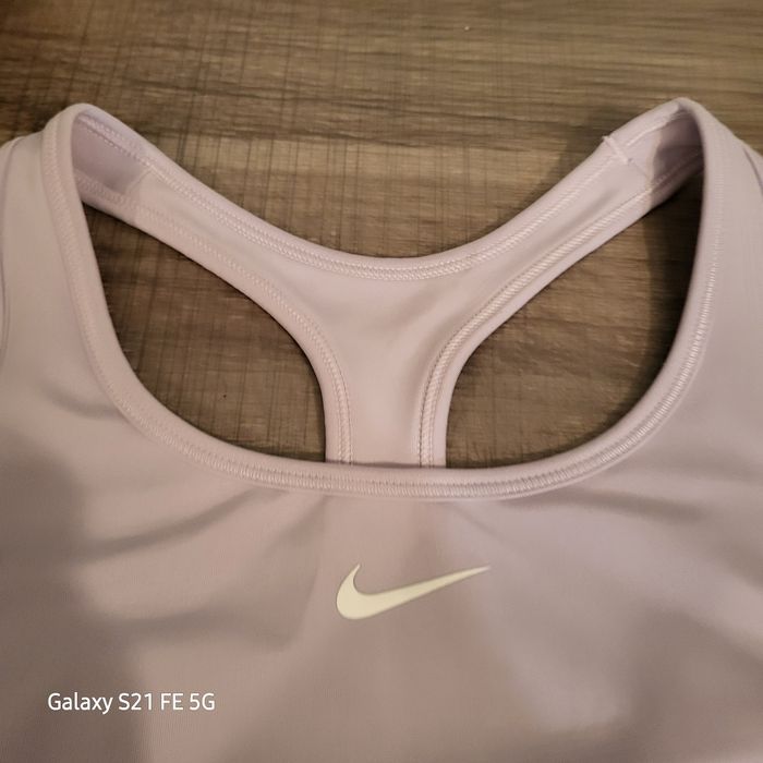Brassière de sport Nike 14 ans neuve avec étiquette - photo numéro 2
