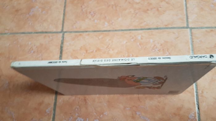 Livre Astérix " Le Domaine des Dieux " - photo numéro 2