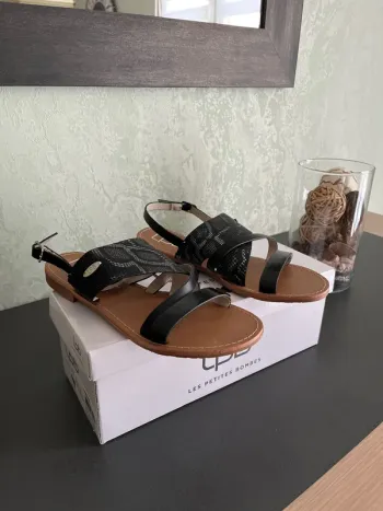 Sandales pointure 37 neuves les petites bombes