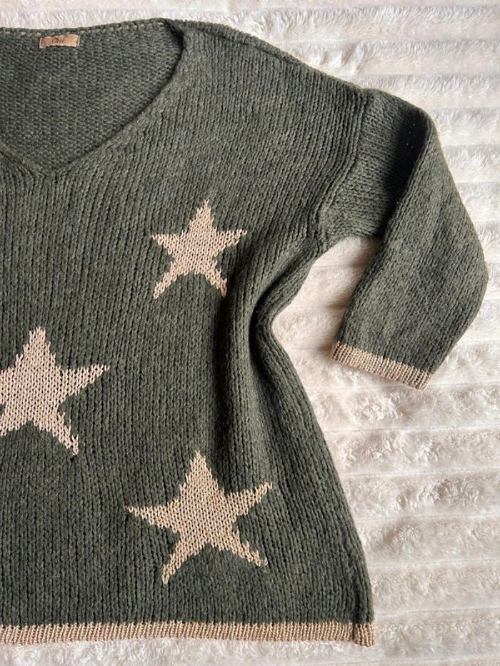 Jolie pull oversize kaki étoiles dorées