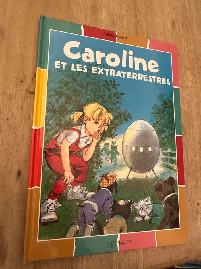 Livre rare damiers couleurs Caroline et les extraterrestres chats pouf vert Pierre Probst