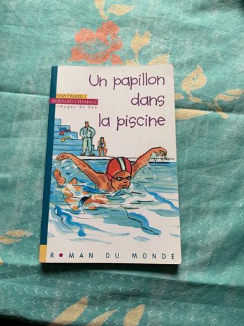 Un papillon dans la piscine