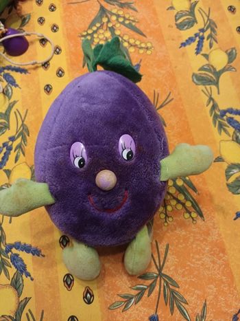 Grosse peluche prune