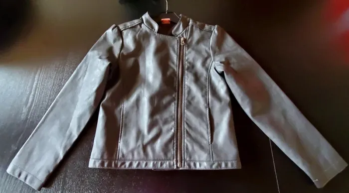 Blazer en similicuir gris anthracite jamais porté