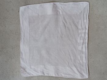 mouchoir blanc carré Paris