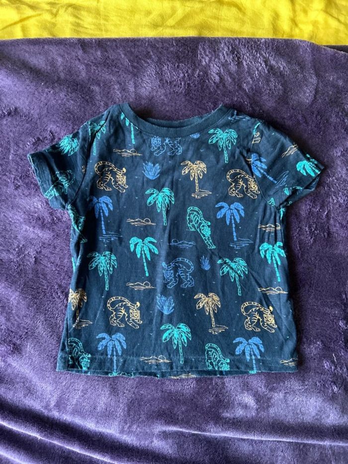T-shirt manches courtes garcon en coton bleu foncé motifs palmiers et tigres Kiabi  taille 3ans