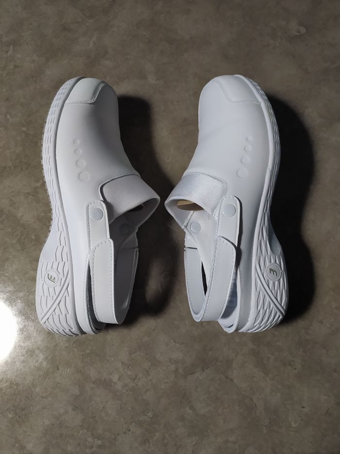 Sabots de travail taille 41 - photo numéro 4