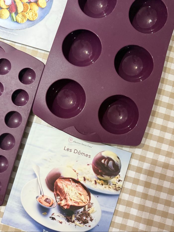 Lot moules et livres de recettes Tupperware - photo numéro 2