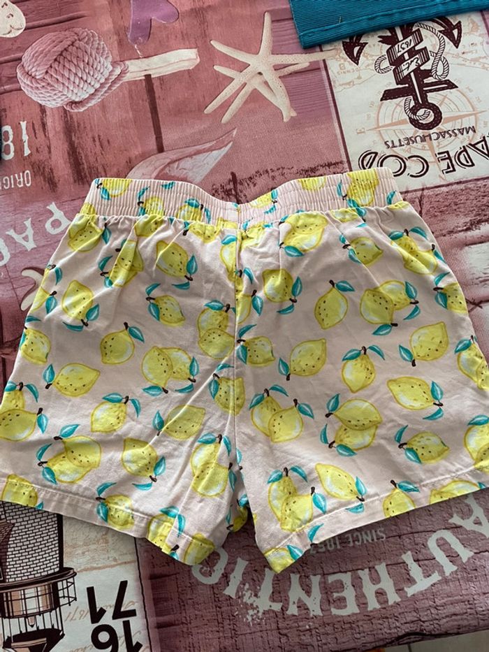 Short fille, motif citron, en très bon état - photo numéro 2