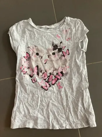 T shirt lapin h&m 6-8 ans en très bon état
