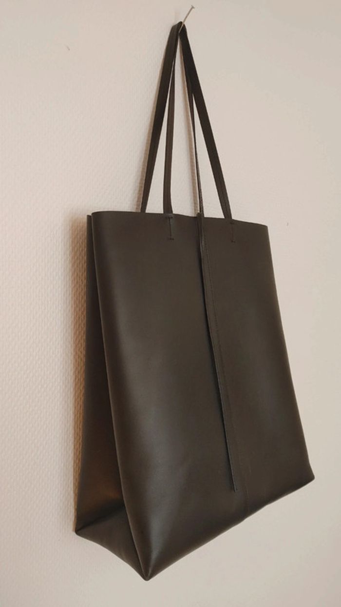 Élégant sac en cuir noir tout en sobriété - photo numéro 2
