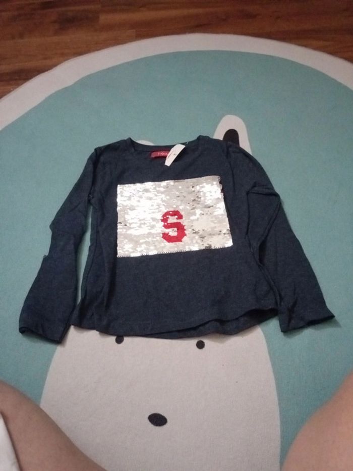 T-shirt manches longues neuf 4 ans - photo numéro 2