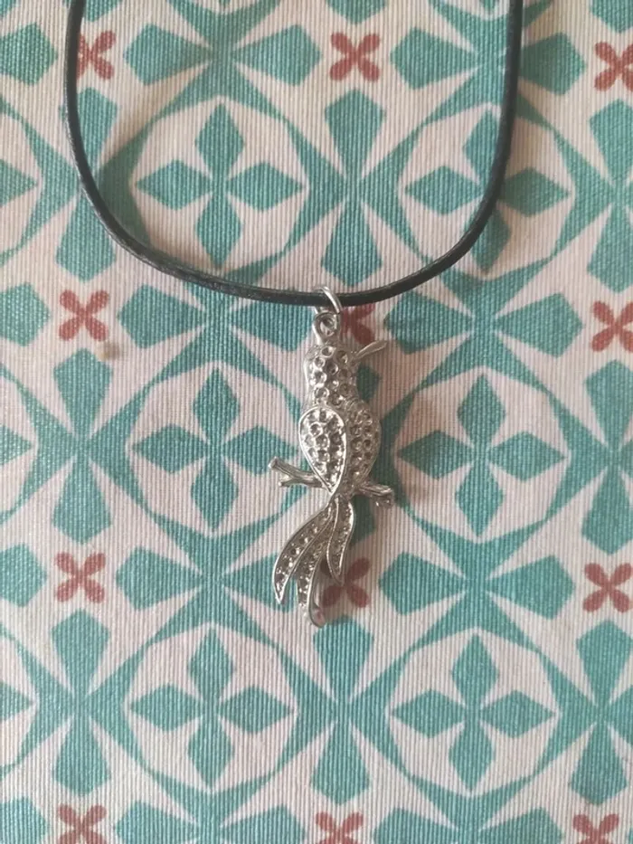 Collier oiseau argenté métal neuf