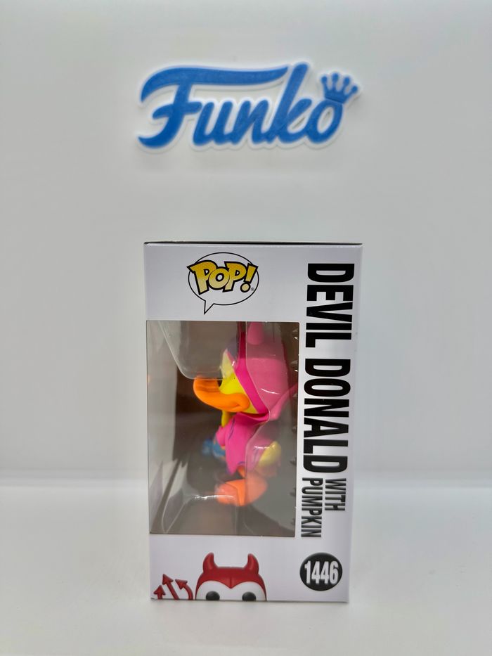 Funko Pop Disney Devil Donald With Pumpkin 1446 Black Light Chase - photo numéro 3