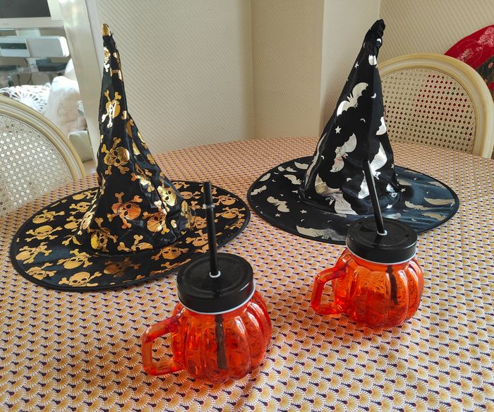 Lot chapeaux et verre citrouille