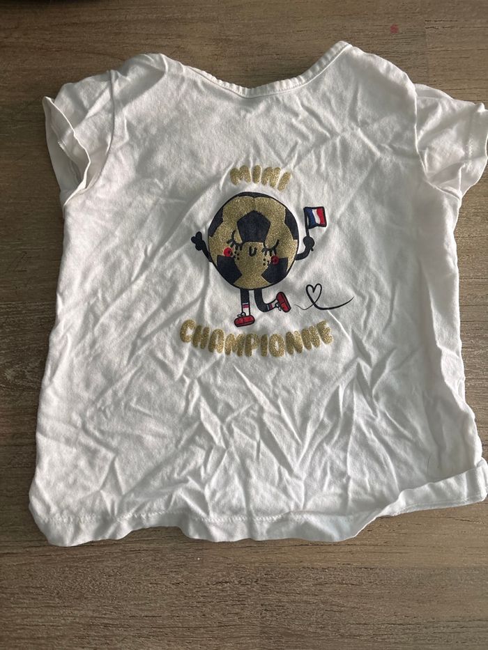 T-shirt tape à l'œil