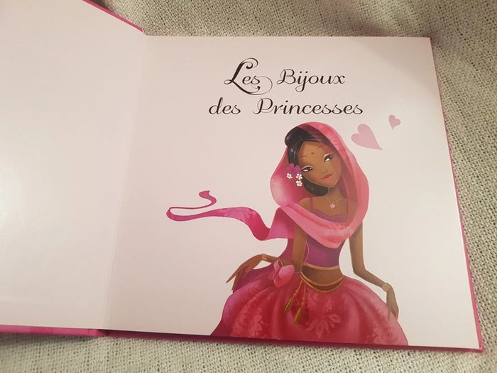 Livre Les bijoux des Princesses - photo numéro 3