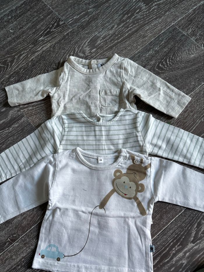 Lot 3 tee shirt 1 mois