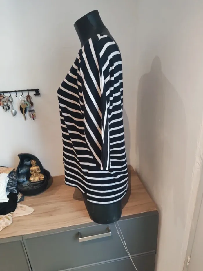 Haut fin taille xs décolleté dans le dos - photo numéro 2