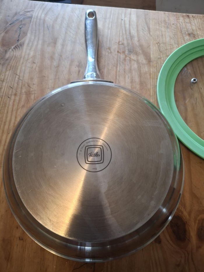 Poêle en inox 18/10 en très bon état - photo numéro 4