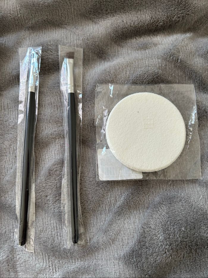 Lot accessoires maquillage - photo numéro 3