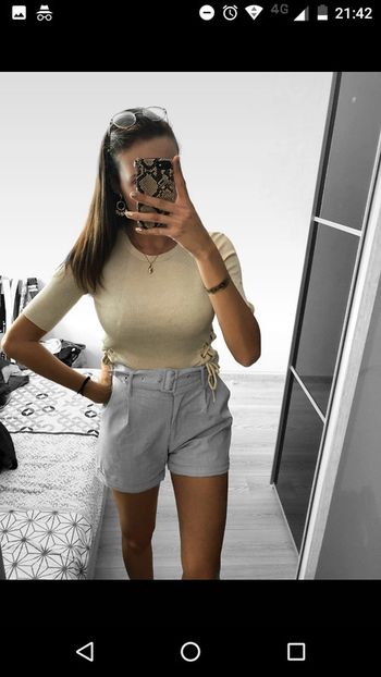 Tee-shirt moulant crème avec lacets sur les côtés Mango