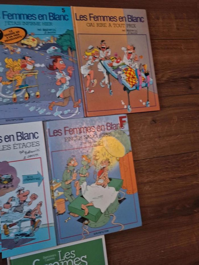 Lot de 6 bandes dessinées Les femmes en blanc - photo numéro 3