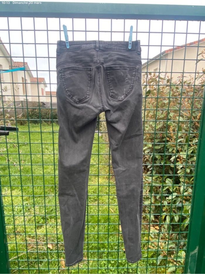Jeans trouée - photo numéro 2