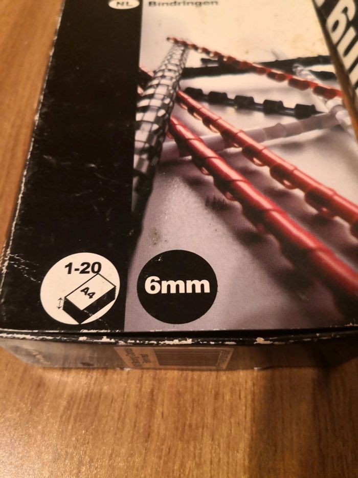 Lot de 300 peignes reliures à spirales Format A4 6 mm coloris rouge - photo numéro 3