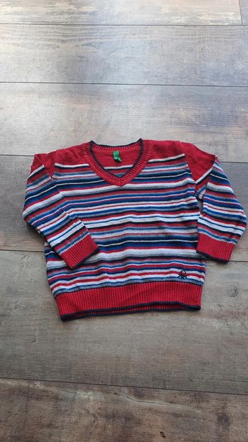 Pull benetton 12 mois en très bon état