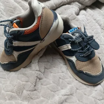 Baskets Gepy pointure 24