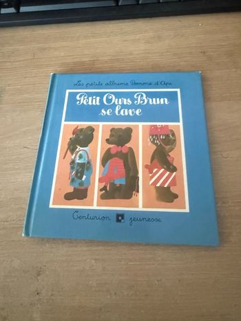 «Petit Ours Brun se lave»