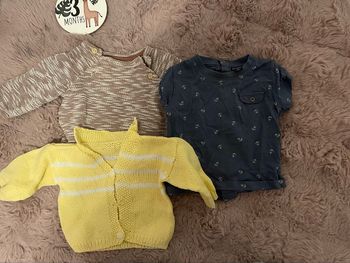 Lot de pull et 1 tee shirt