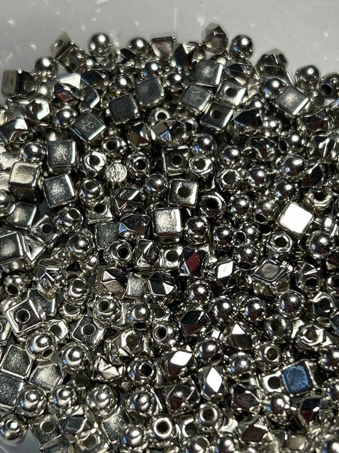 C526 env 400 perles intermédiaires argentées, 3 formes