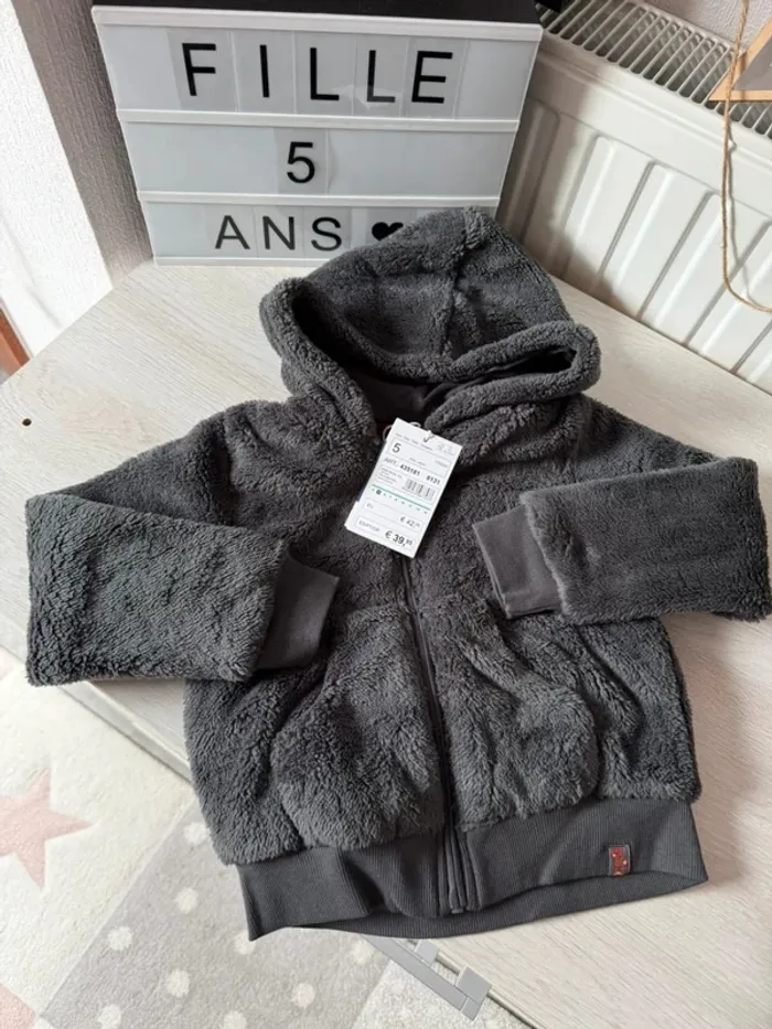 Veste polaire Boboli gris anthracite 5 ans neuve