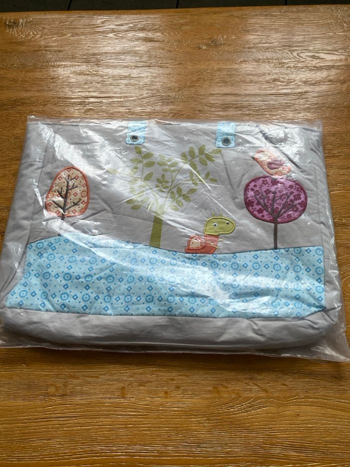 Sac et tapis à langer beige et turquoise