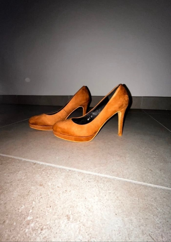 Escarpin daim beige taille - 37 - bon état. - photo numéro 3
