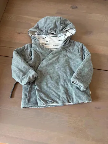 Veste Vertbaudet en coton matelassé grise 18 mois - Très bon état - Douce et confortable pour bébé