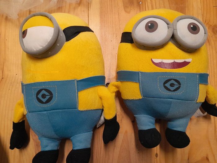 Lot 2 peluches minions