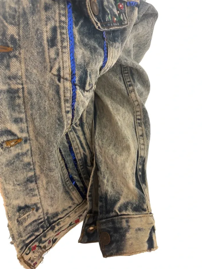 Veste Levi’s Trucker S - Vintage Customisée, Broderies et Sequins - photo numéro 5