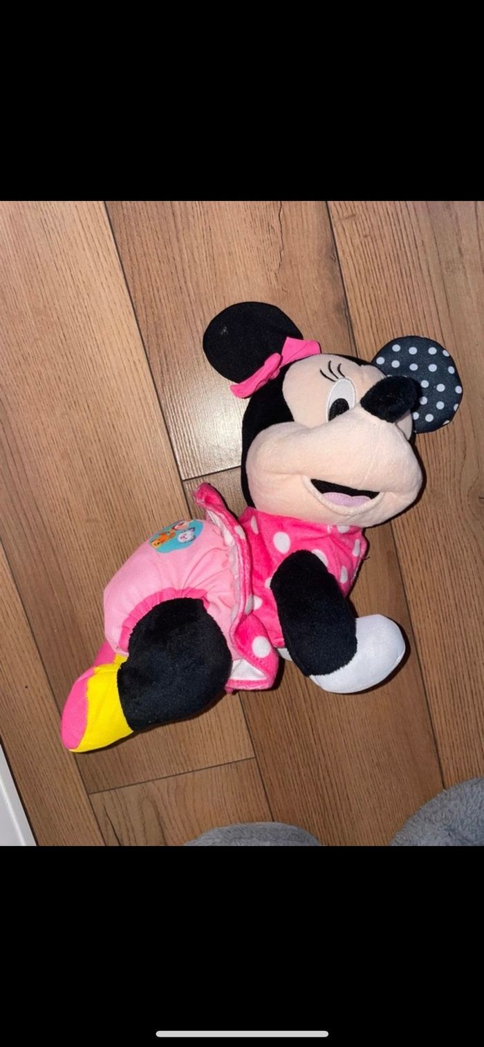 Minnie  marche à quatre pattes - photo numéro 2