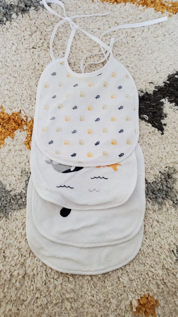 🎀 Lot de 4 bavoirs 🎀 - photo numéro 2