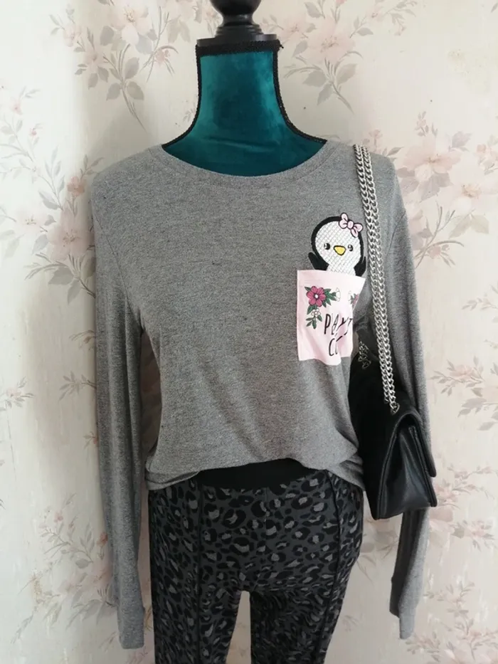 Tee-shirt manches longues gris avec poche et broderie pingouin / fb sister / (L)